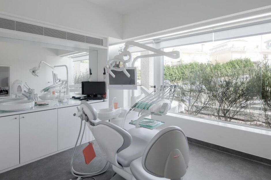 طراحی دکوراسیون داخلی مطب دندانپزشکی - طراحی دکوراسیون فروشگاهی - طراحی دکوراسیون داخلی پوشاک - مغازه - 02634484956 - 09121641842