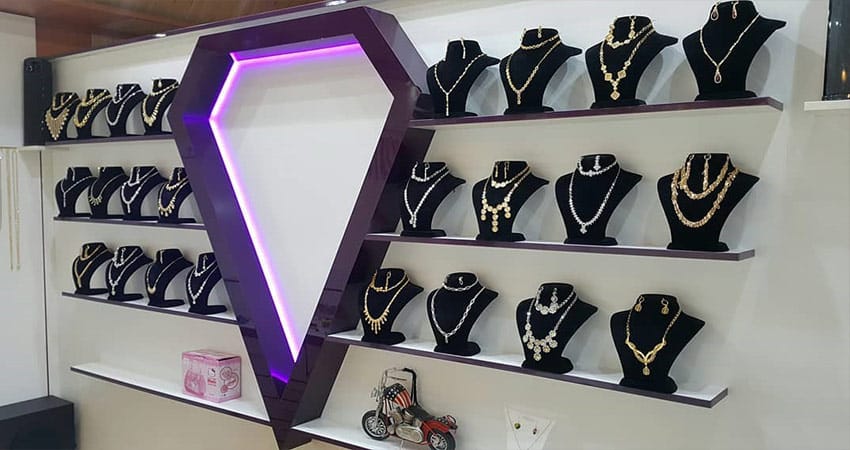 طراحی ویترین مغازه بدلیجات فروشی 5
