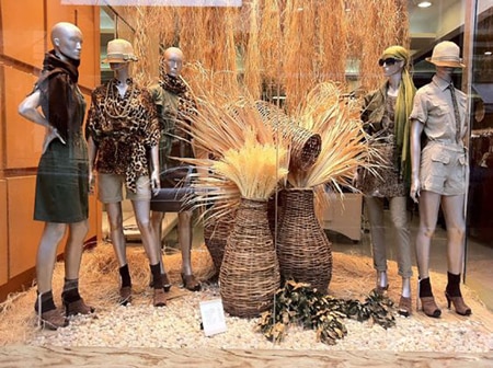 طراحی دکوراسیون مغازه پوشاک زنانه