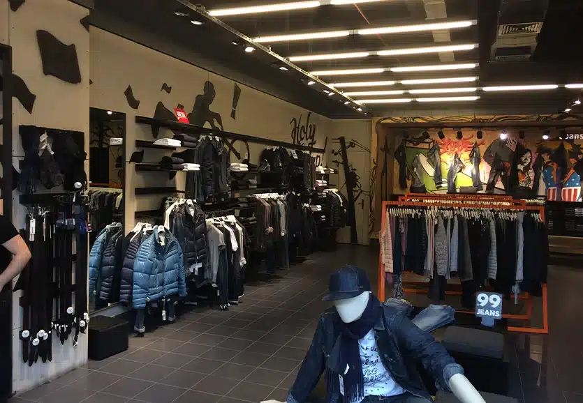 ترکیب دکور با تکنولوژی (آینه هوشمند، صفحه نمایش)