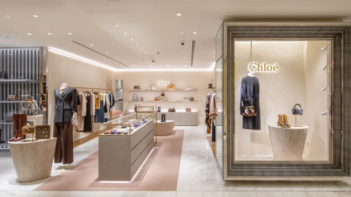 استفاده از متریال های مناسب (چوب، فلز، شیشه و...)