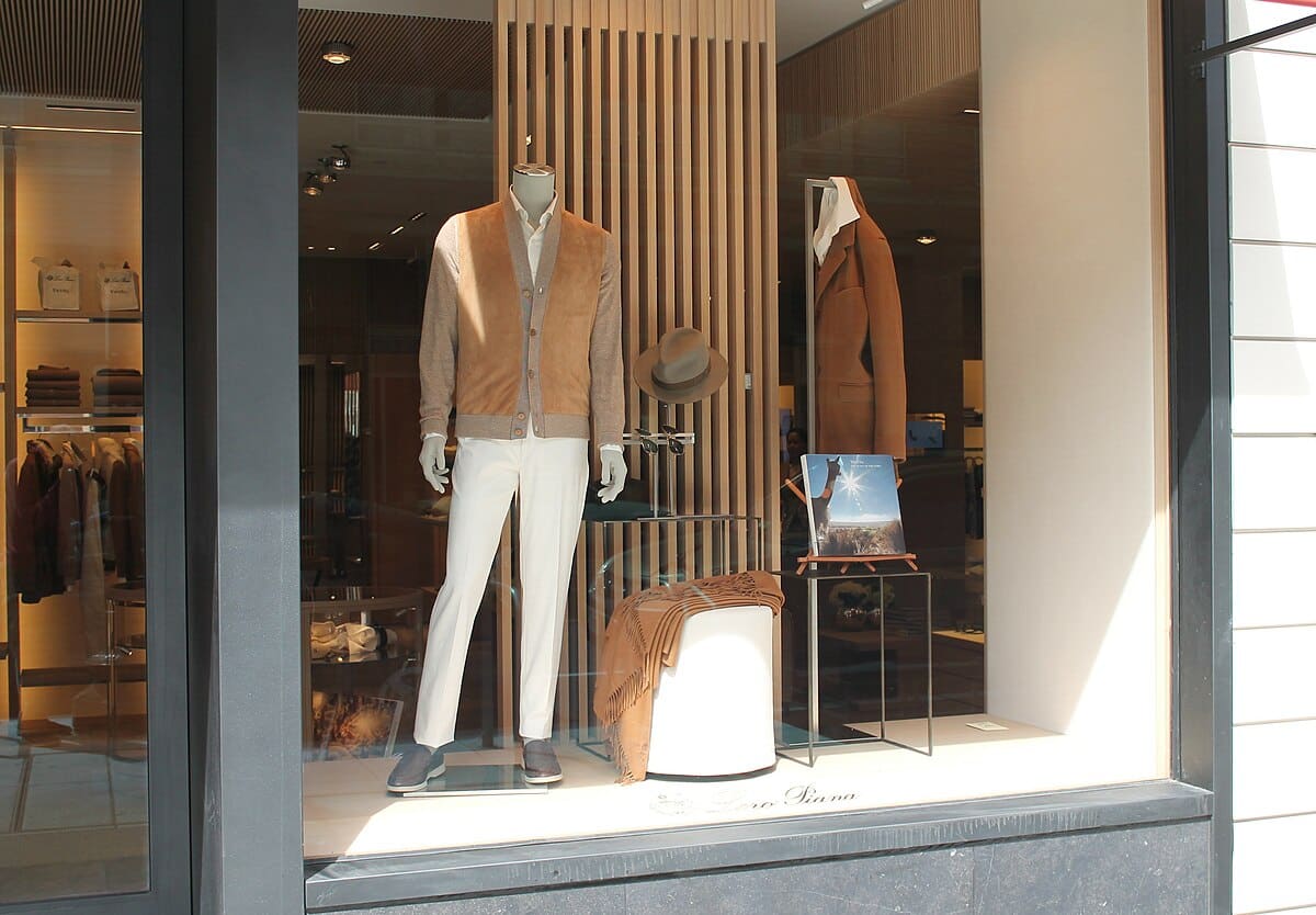 نقش ویترین در برندینگ و ایجاد هویت مغازه