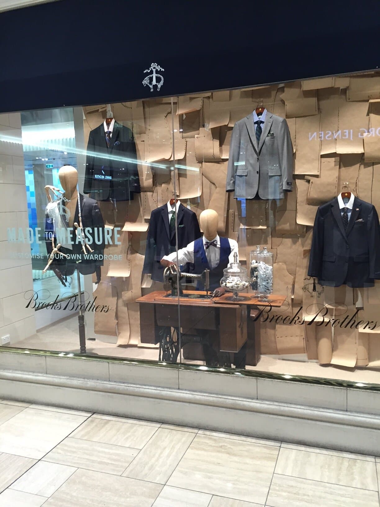 نمونه‌های موفق طراحی ویترین مردانه