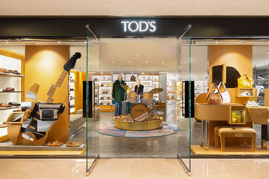 استفاده از المان های تزئینی در دکوراسیون مغازه کیف و کفش