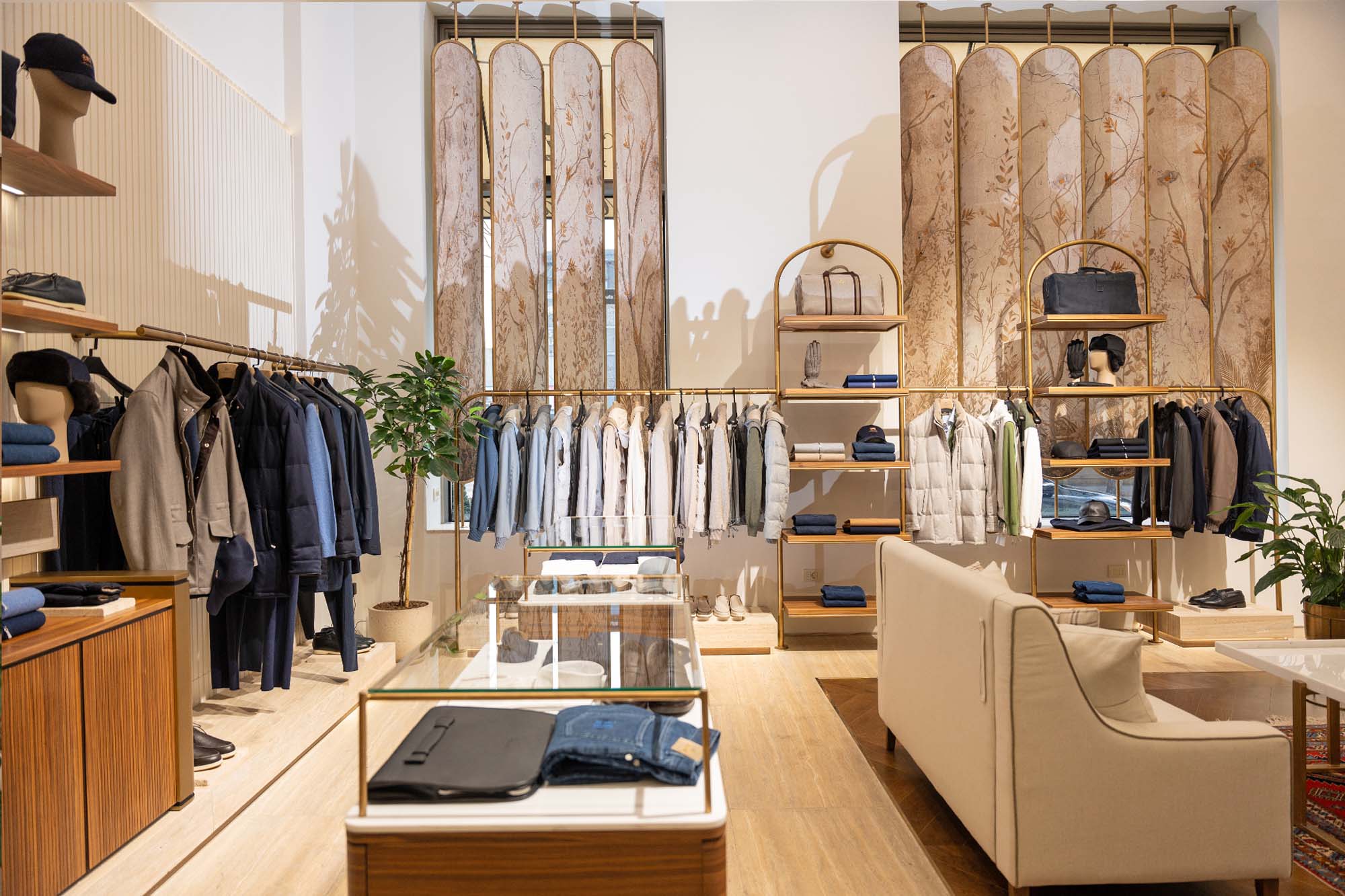 اصول طراحی دکور ویترین بوتیک مردانه