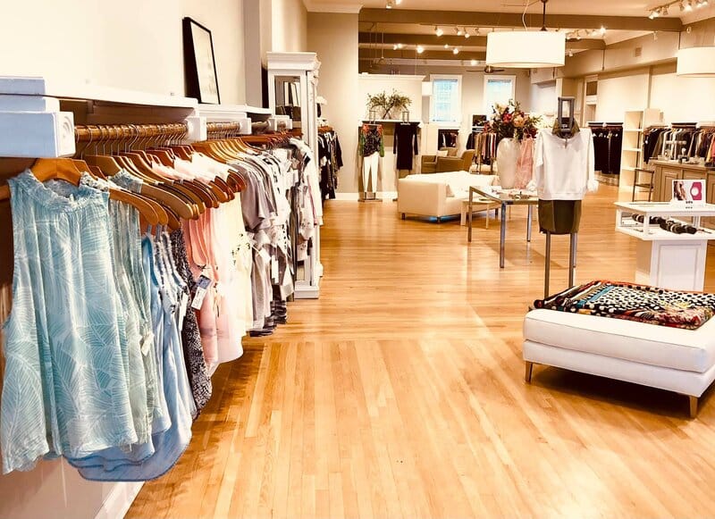 دکوراسیون ویترین لباس زنانه